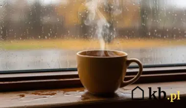 Filiżanka z zaparzoną kawą