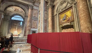 Drzwi Święte w Bazylice Św. Piotra zamurowywane