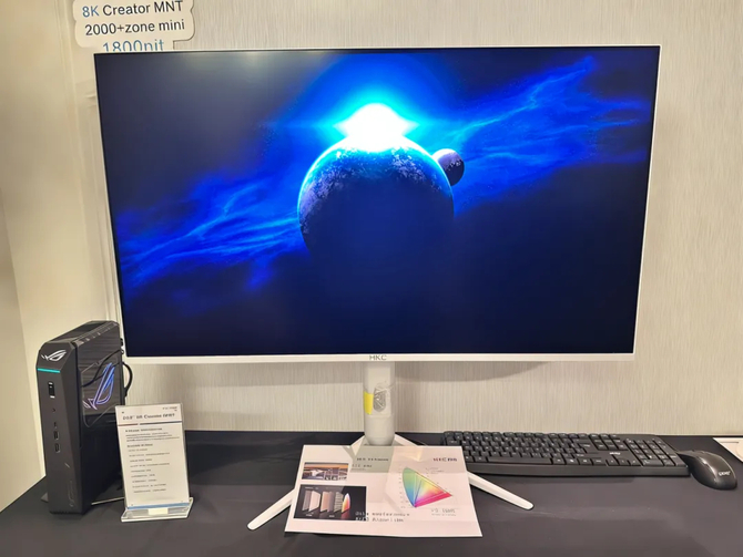 Duży monitor 8K od HKC z podświetleniem Mini LED. Wysoka półka do zadań kreatywnych jeszcze z targów CES 2026 [2]