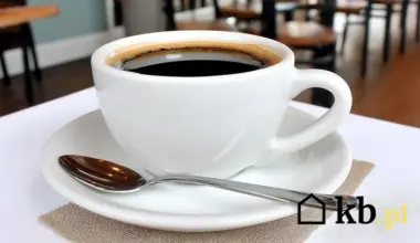 Kawa zaparzona w filiżance