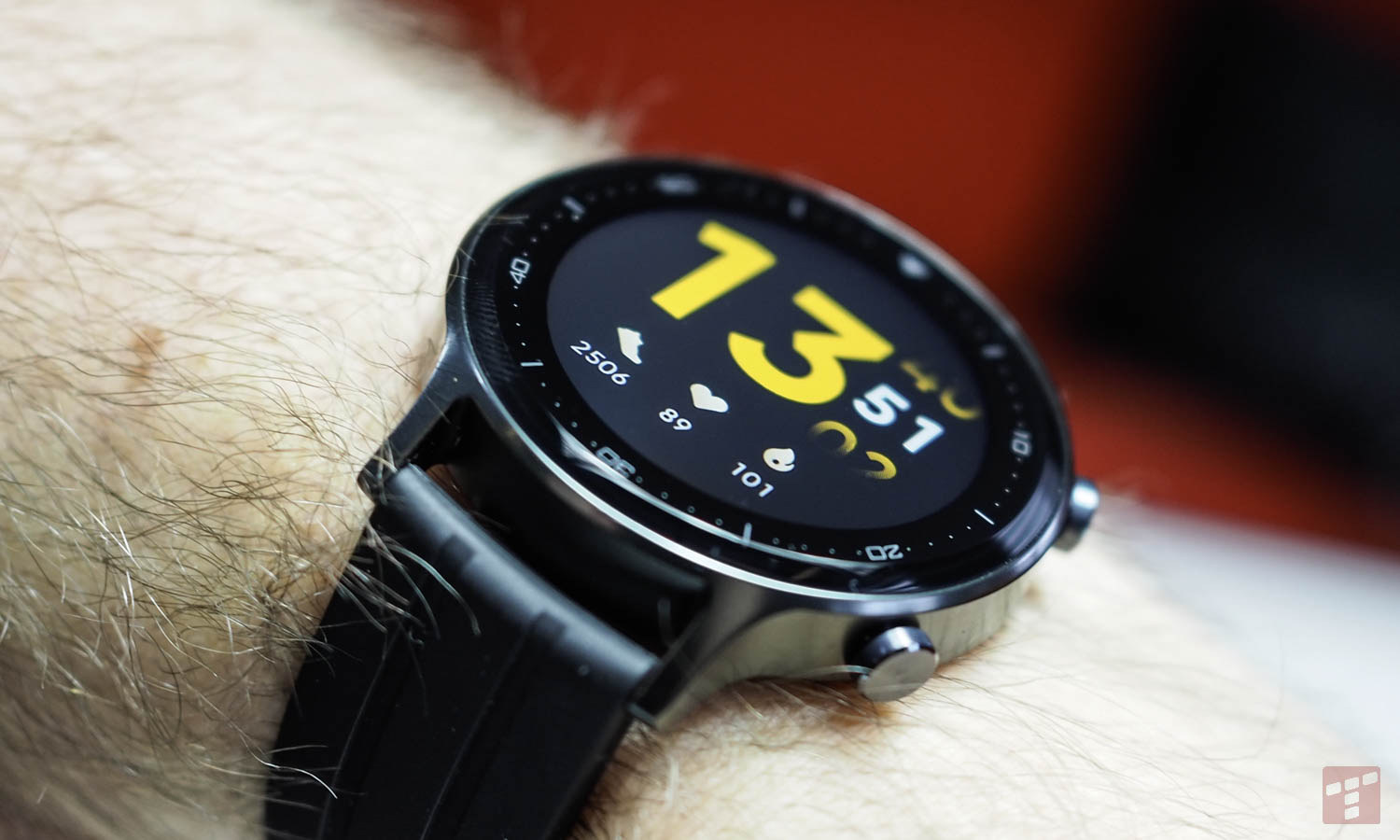 Tani smartwatch to nie złom. Może przeżyć nawet Apple Watcha