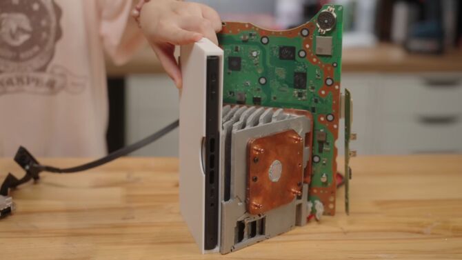 PlayStation 5, Xbox Series S i Nintendo Switch 2 w jednym urządzeniu. Imponujący projekt chińskich pasjonatów [2]