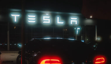 Tesla zmienia kurs i kończy produkcję samochodów. Elon Musk ma lepszy pomysł