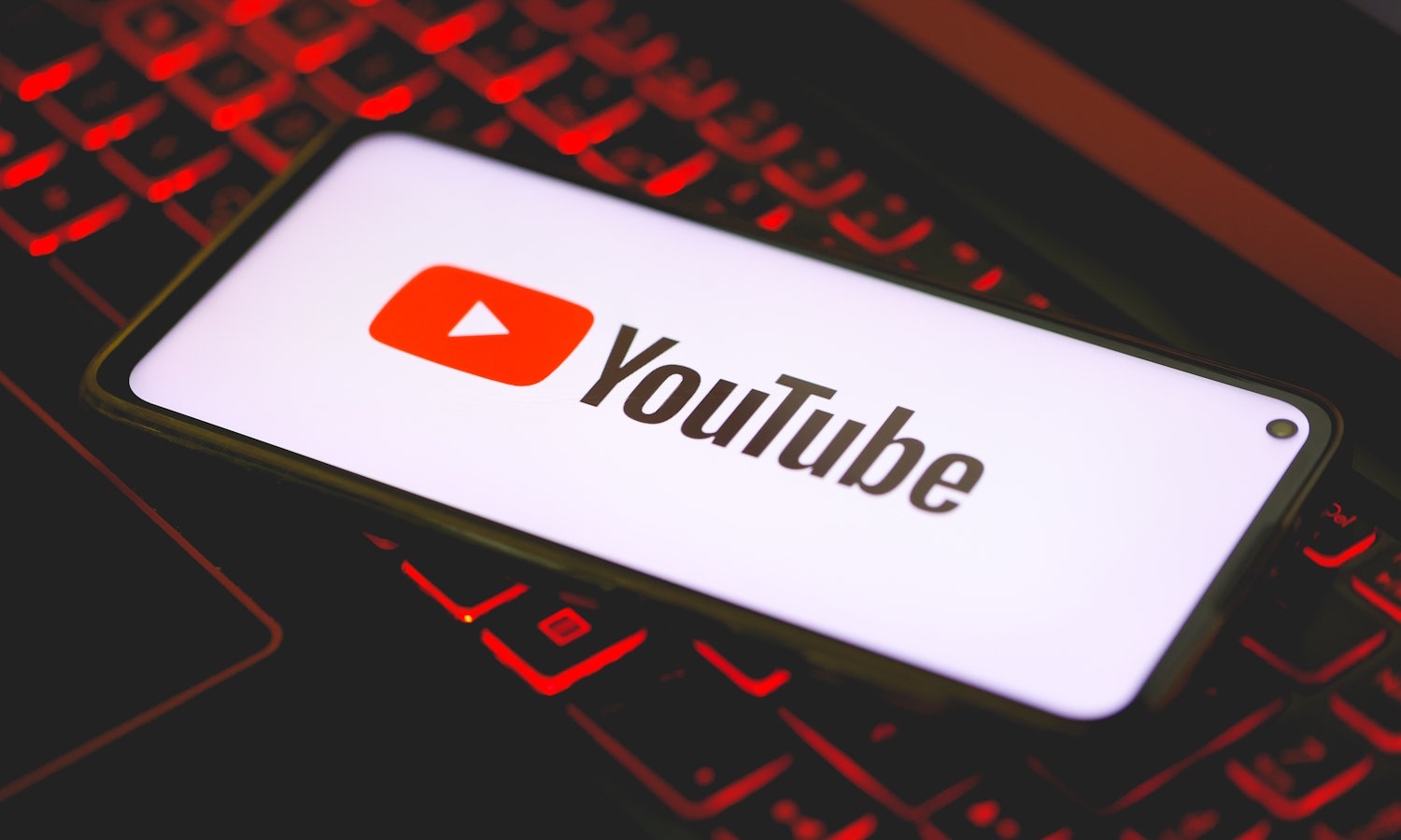 Już nie posłuchasz YouTube'a w tle. Google blokuje obejście