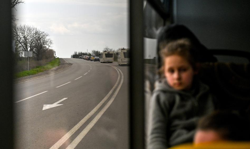 Ewakuacja 3000 dzieci z 44 przyfrontowych miejscowości. "Trudna sytuacja w zakresie bezpieczeństwa"