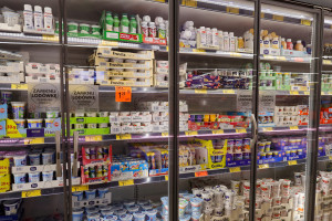 Znów walczą na te same produkty. Rok się zmienił, strategie Biedronki i Lidla - nie