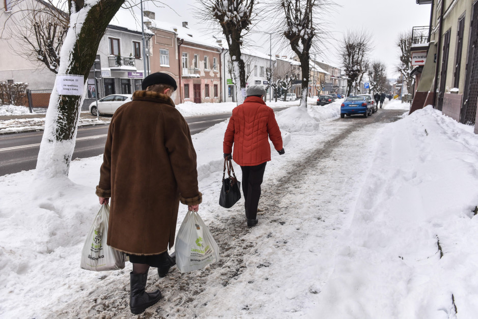 Butelek i puszek nie trzeba też oddawać w sklepie, w którym zakupiło się dany napój Licencja: Wojtek Jargiło / PAP