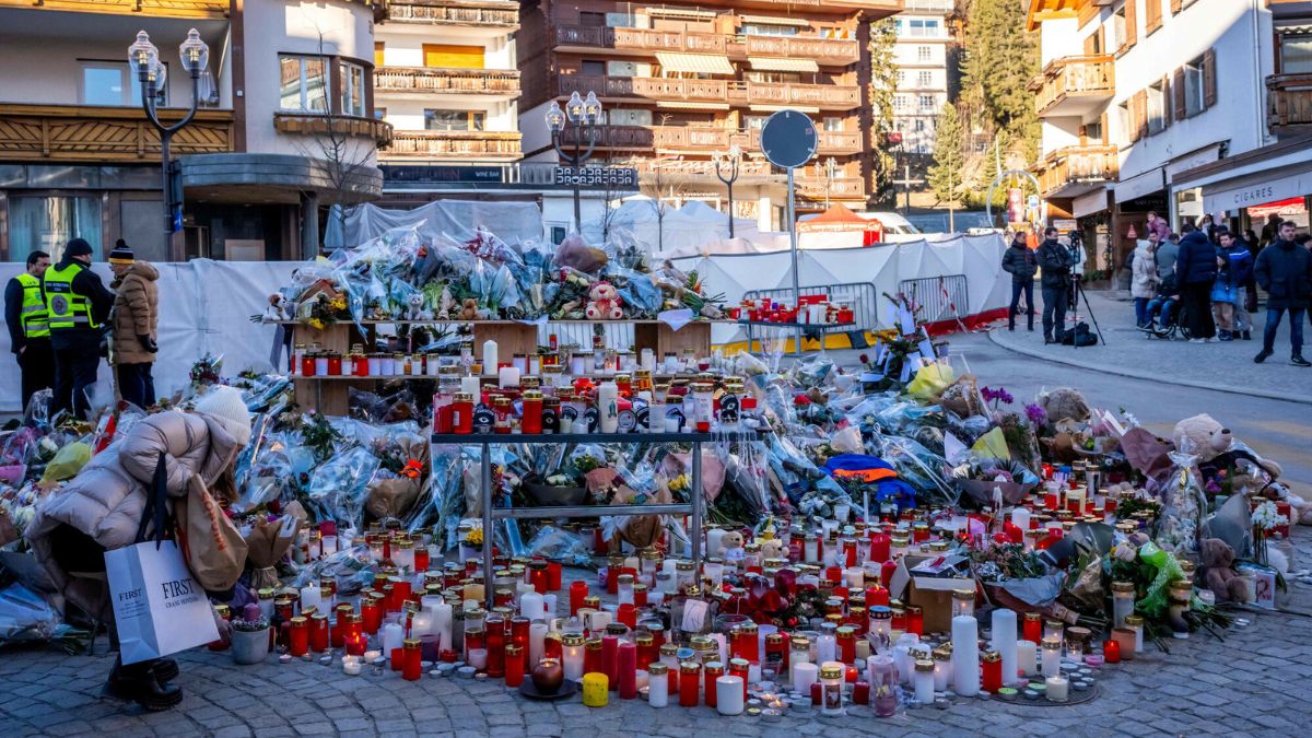 Rynek w Crans-Montana kilka dni po tragedii (Fot. MAXIME SCHMID/AFP/East News)