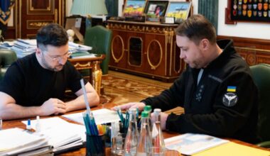 Prezydent Ukrainy Wołodymyr Zełenski z mianowanym na szefa Biura Prezydenta gen. Kyryłem Budanowem. 2 stycznia 2026 r. Zdjęcie: x.com/ZelenskyyUa