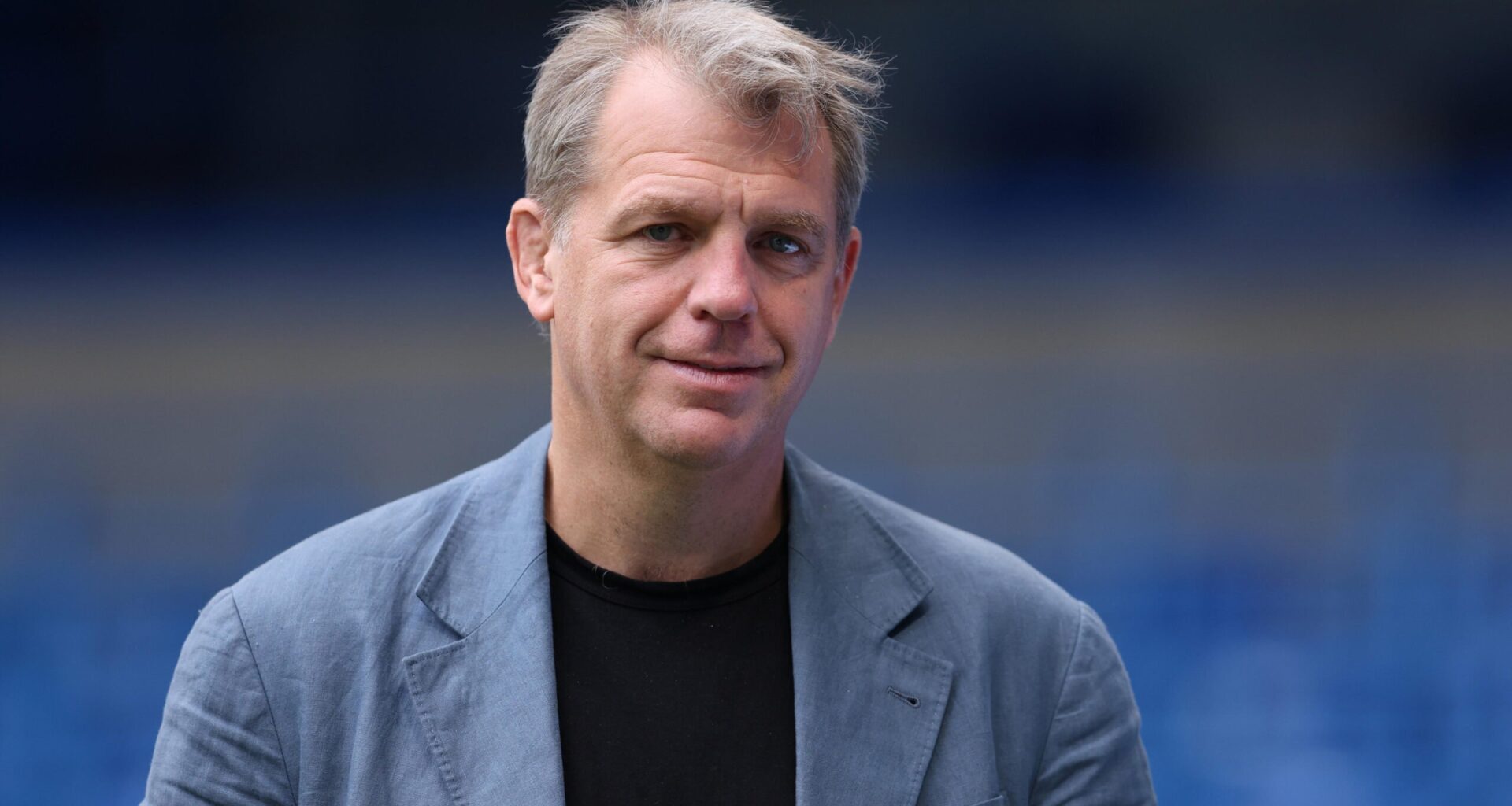 Właściciel Chelsea, Todd Boehly, ma problem. Jest wiązany z przestępcą