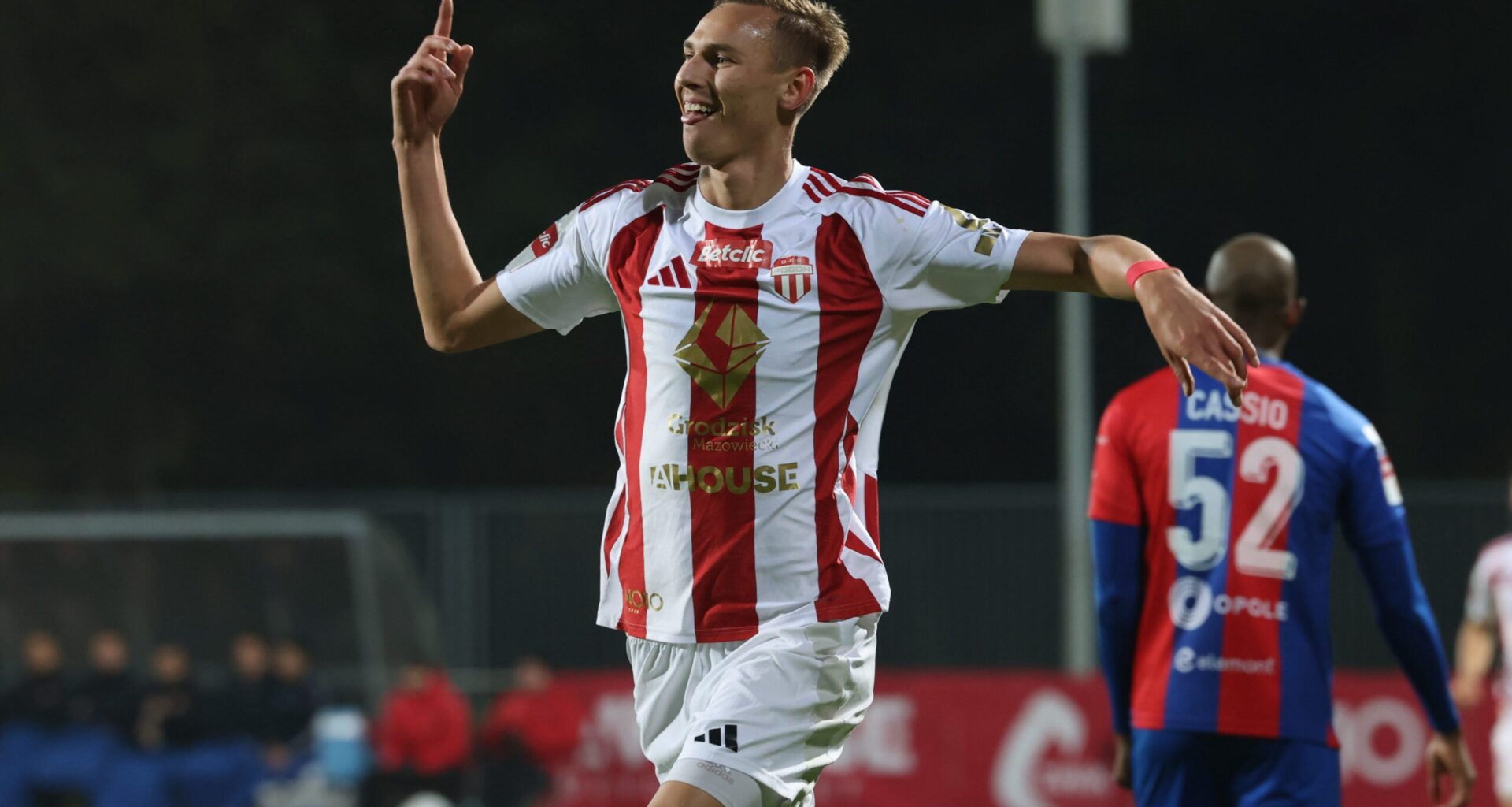 Legia i Rafał Adamski. Zaskakujący cel transferowy z I ligi ma mocne strony