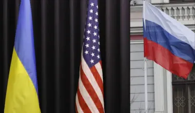 Flagi Ukrainy, Rosji i USA