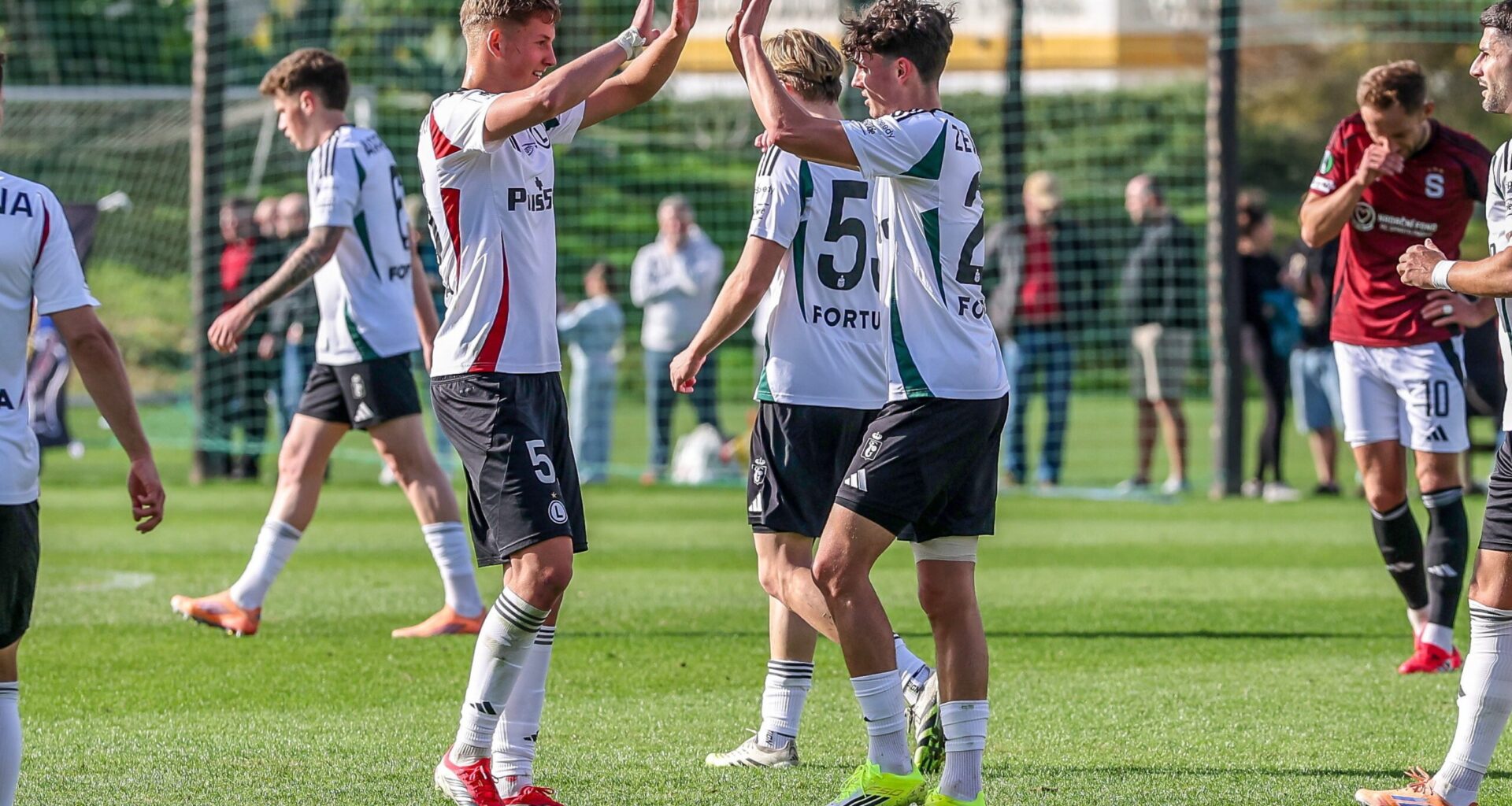 Sparing Legii na remis. Grad goli w pierwszej połowie, duży błąd bramkarza