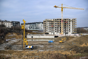 Mieszkania, schrony, szpitale. W 2026 r. na samorządy i mieszkańców spadnie grad nowych przepisów