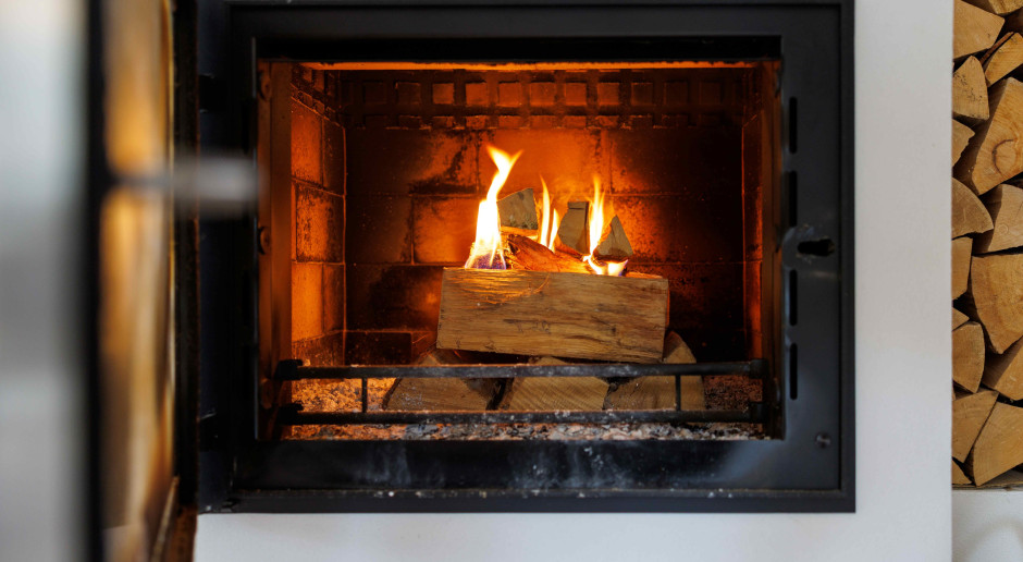 5 tys. zł kary za brak dokumentu. Nowy bat na właścicieli kominków