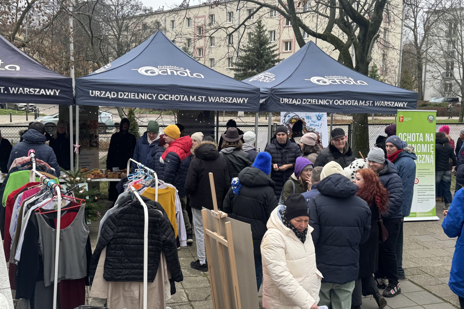 Warszawskie dzielnie mają działać w sześciu dzielnicach Z tekstyliami już nie trzeba jechać do PSZOK. Ale jest jeden warunek