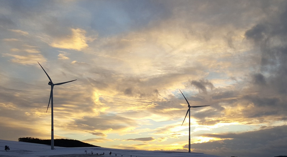 Śnieg i mróz nie blokują OZE. Problemem zimą tkwi gdzie indziej