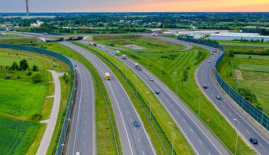 Prawie 100 km autostrady zostanie poszerzona o dodatkowe pasy. Łatwiej o dojazd do przyszłego CPK