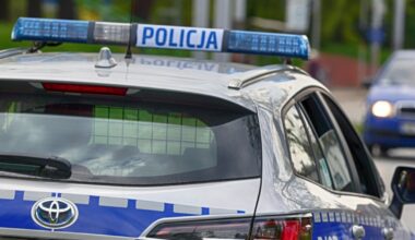 Zaatakowali 17-latkę czekającą na autobus. Nastolatkowie usłyszeli zarzuty - Onet