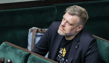 Kto wszedłby dziś do Sejmu? Skrajne partie zyskują najwięcej [NOWY SONDAŻ]