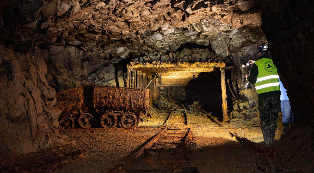 Złoty Pociąg odnaleziony? Tajemniczy tunel i trzy ukryte wagony - Polska