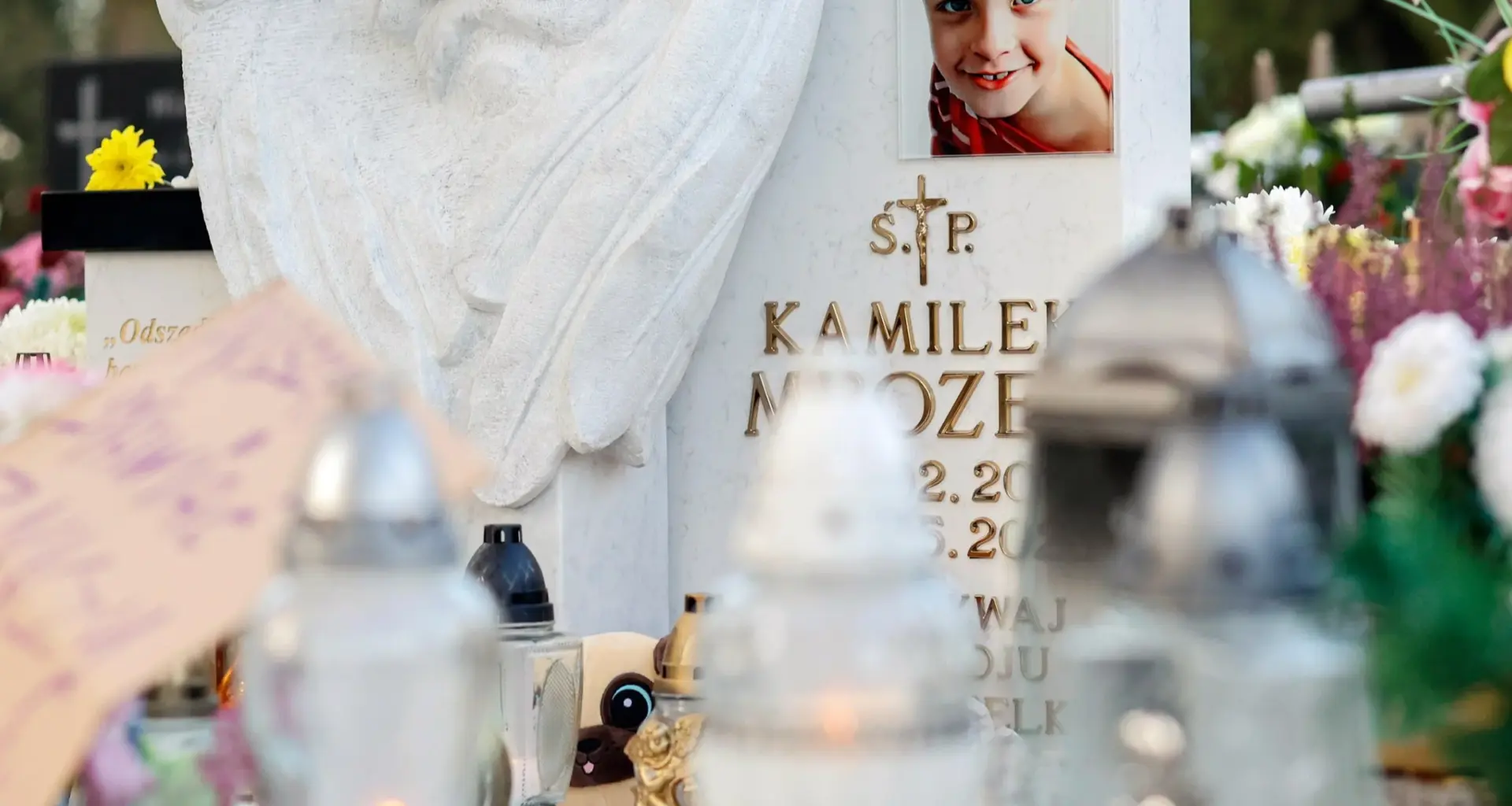 Grób zmarłego w maju br. 8-letniego Kamilka z Częstochowy