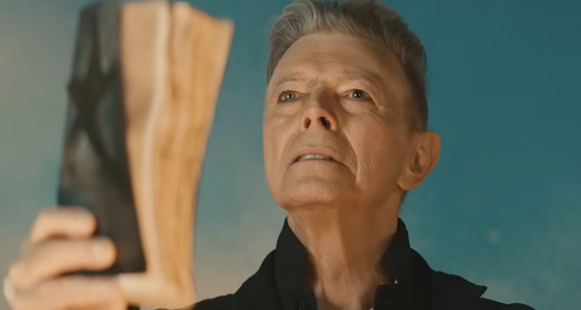Kadr z klipu Davida Bowiego "Blackstar", 2015 r.