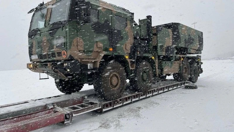 Wieloprowadnicowa wyrzutnia rakietowa Homar-K podczas ćwiczeń Northern Strike-25 w Finlandii.