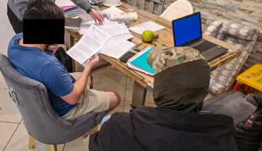 CBŚP i KAS rozbiły międzynarodową grupę przestępczą wyłudzającą VAT. Zatrzymano 20 osób - Aktualności