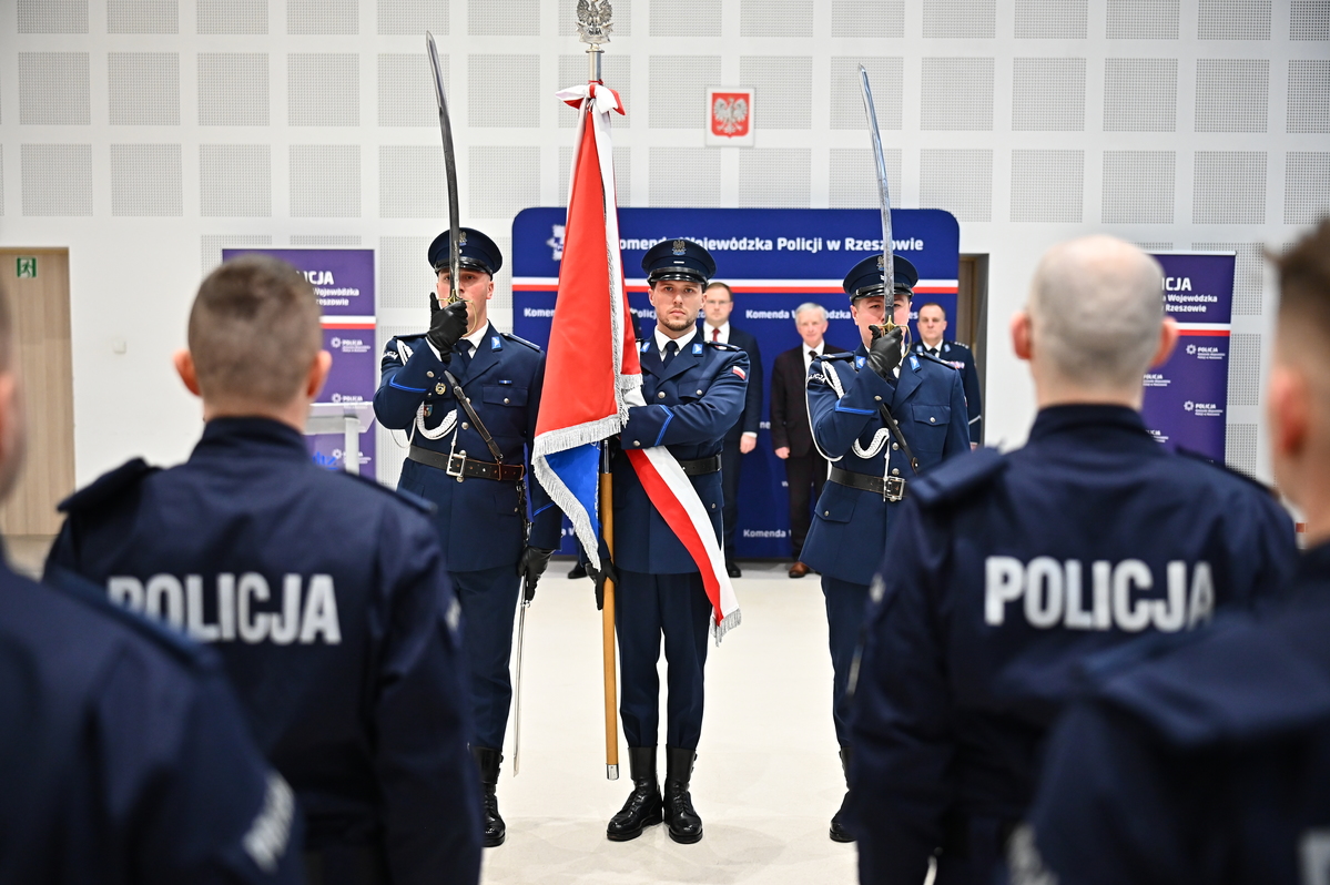 Pierwsze ślubowanie policjantów w 2026 roku i podsumowanie stanu etatowego podkarpackiej Policji - Aktualności