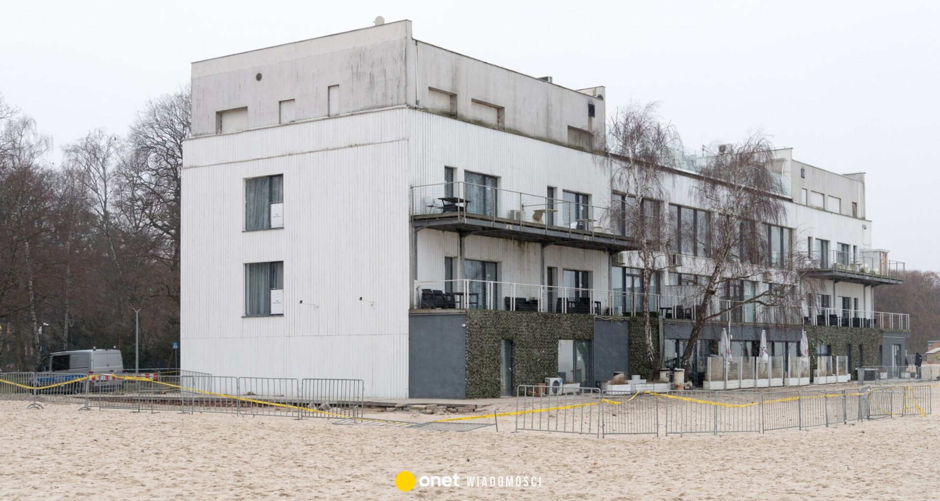 Były szef Zatoki Sztuki poszukiwany. Nie stawił się w więzieniu - Onet Wiadomości