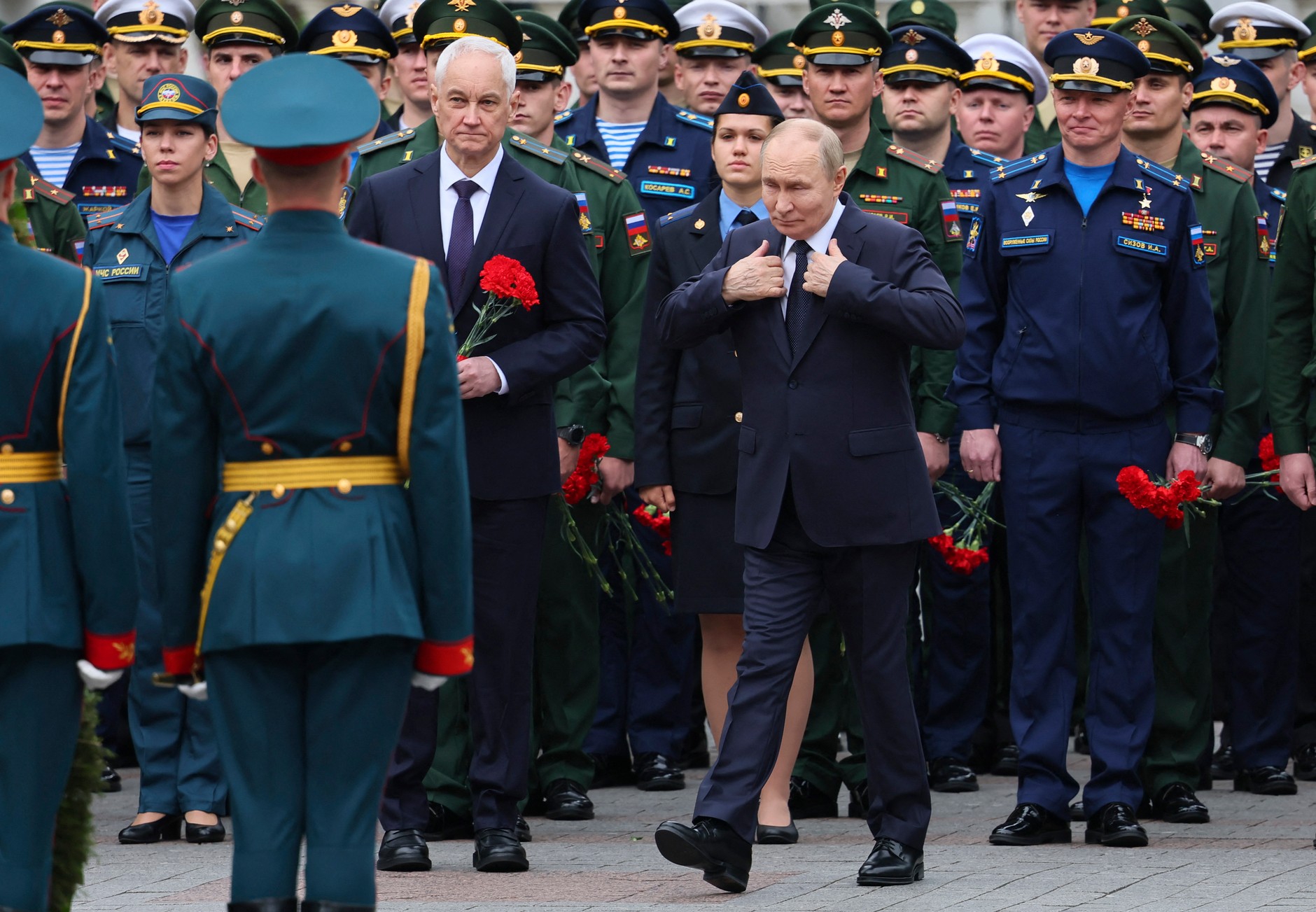 Prezydent Rosji Władimir Putin z rosyjskim wojskiem, Moskwa, 22 czerwca 2025 r.