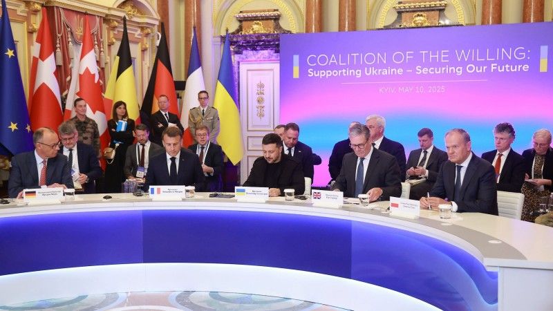 Od lewej: kanclerz Niemiec Friedrich Merz, prezydent Francji Emmanuel Macron, prezydent Ukrainy Wołodymyr Zełenski, premier Wielkiej Brytanii Kair Stramer oraz premier Polski Donald Tusk podczas spotkania w Kijowie.