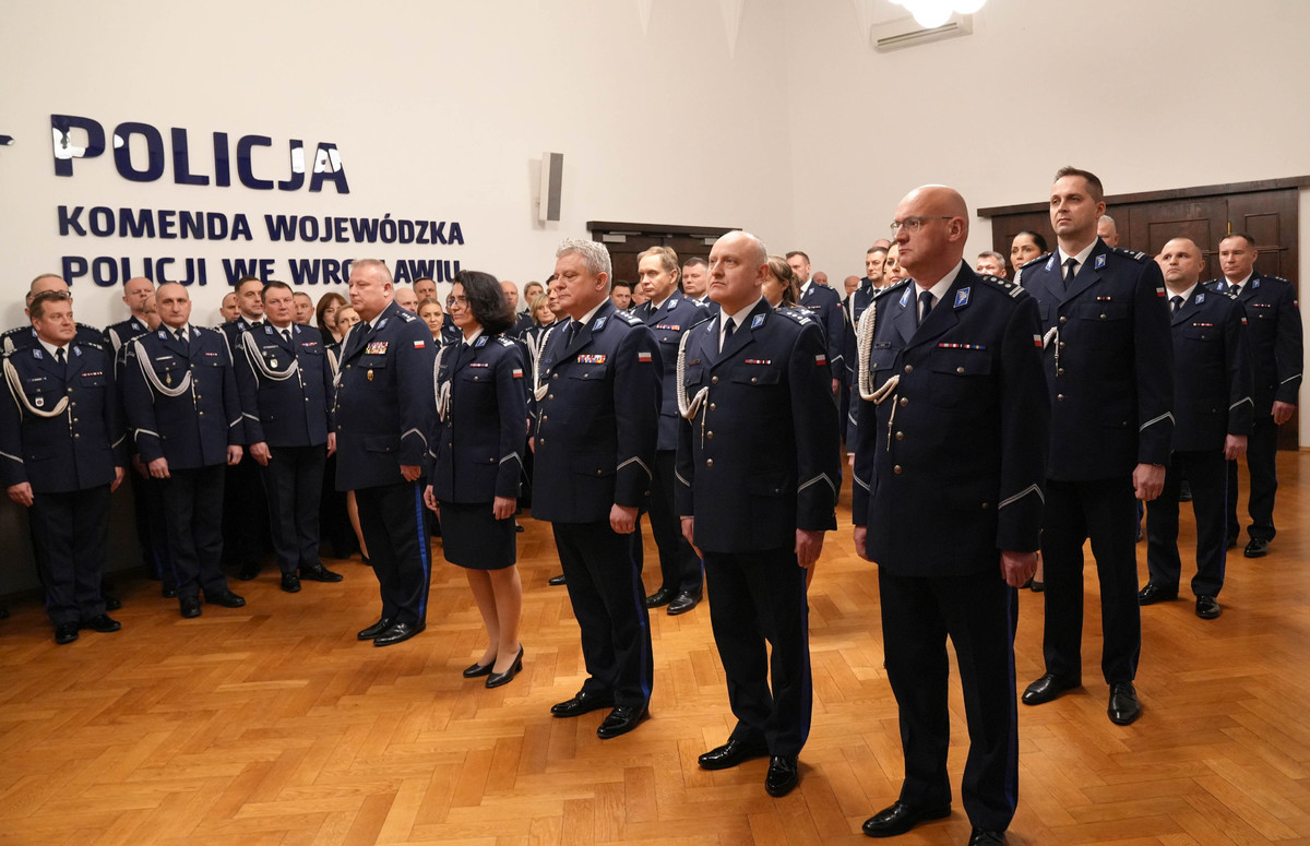 Uroczysta zbiórka z okazji zmian kadrowych w dolnośląskim garnizonie Policji - Bieżące informacje