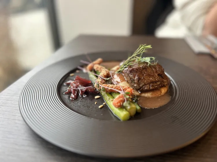 Stek z polędwicy wołowej.