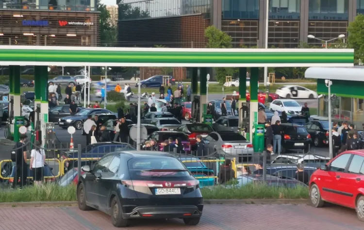 W przeszłości na terenie stacji spotykali się amatorzy nielegalnych wyścigów.