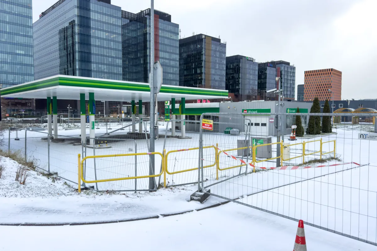 Płatny parking zamiast "legendarnej" stacji w Oliwie. A potem nowy budynek