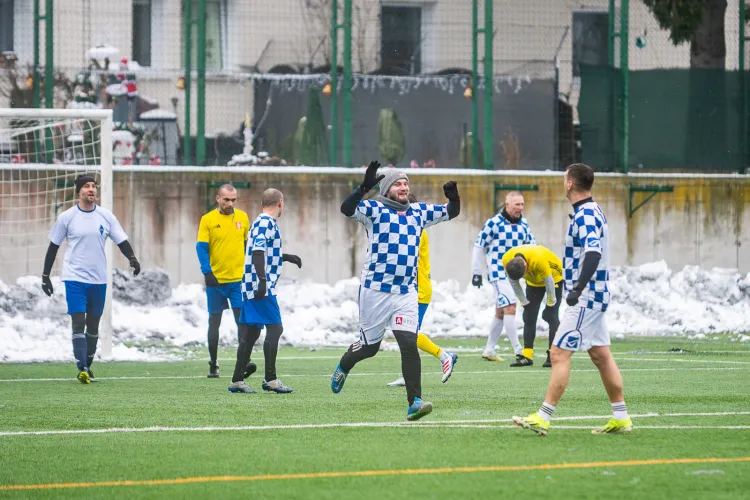 Michał Wierzchołowski zdobywa dla Bałtyku pierwszą bramkę w roku w Gdyni. Była godzina 12:46. 