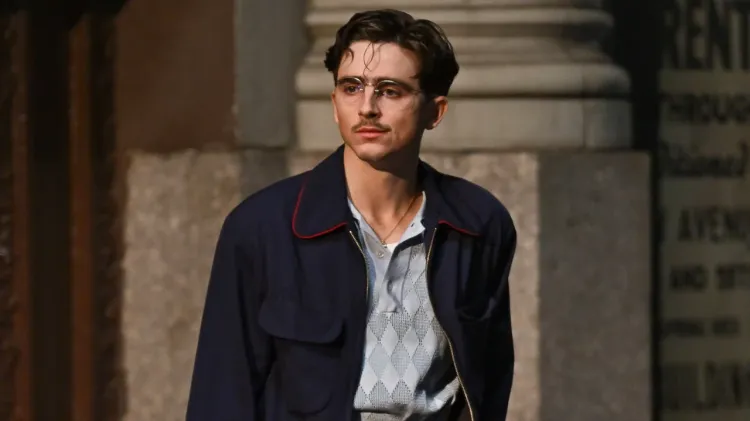 "Wielki Marty" opowiada historię inspirowaną życiem mistrza gry w tenisa stołowego - Marty'ego Reismana. Główną rolę gra jeden z największych faworytów do tegorocznych Oscarów, Timothee Chalamet. 