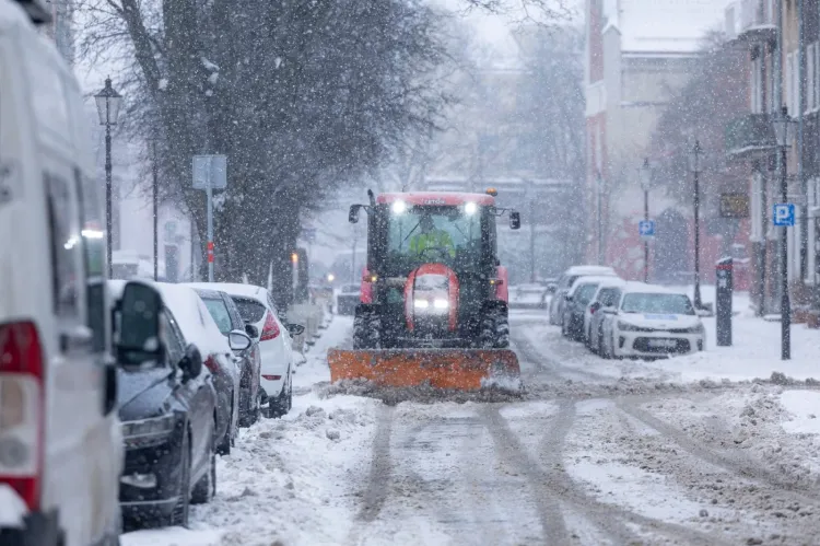 Śnieżyca w Trójmieście nie odpuszcza.