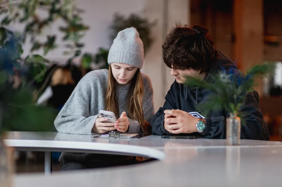 Media społecznościowe cofają się o dekadę. O co chodzi z trendem #2016challenge?