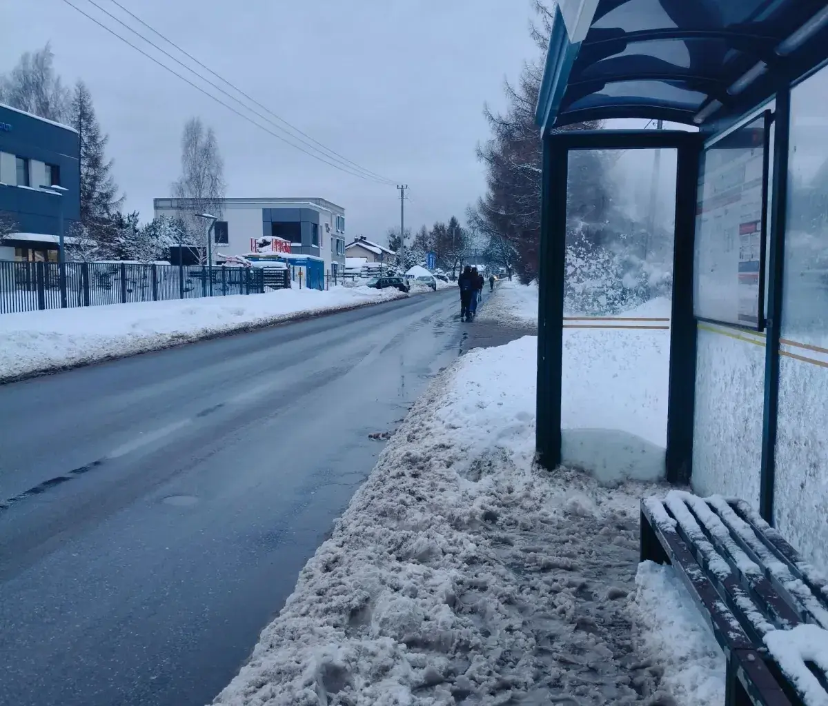"Ludzie idą ulicą, bo na chodnikach pół metra śniegu"