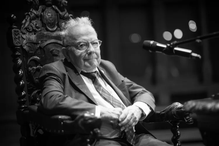 Prof. Andrzej Januszajtis w sierpniu skończyłby 98 lat.