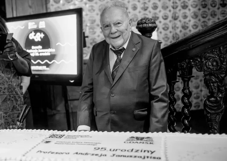 Prof. Andrzej Januszajtis w sierpniu skończyłby 98 lat. Zdjęcie z jego 95. urodzin.
