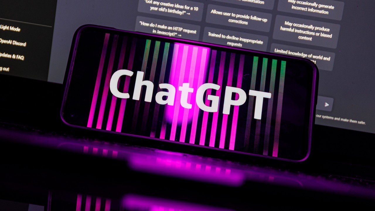 Obrażanie ChatGPT daje lepsze odpowiedzi niż uprzejmość. Badanie potwierdza