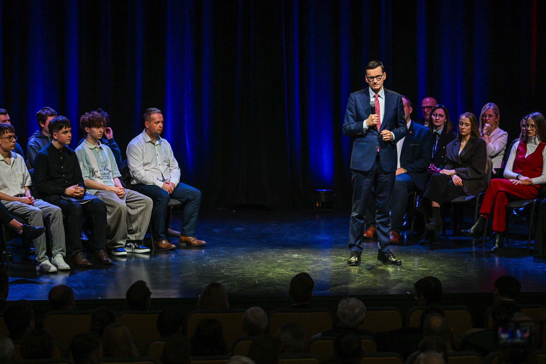 Mateusz Morawiecki podczas spotkania polityków Prawa i Sprawiedliwości z mieszkańcami Brzozowa, 12 grudnia 2025 r.