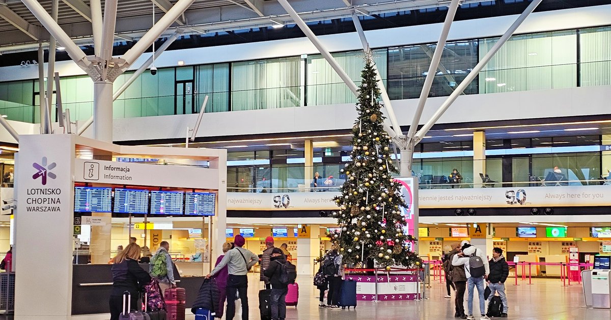 Młody mężczyzna zatrzymany na Okęciu. Miał zagłuszarkę fal radiowych - Onet