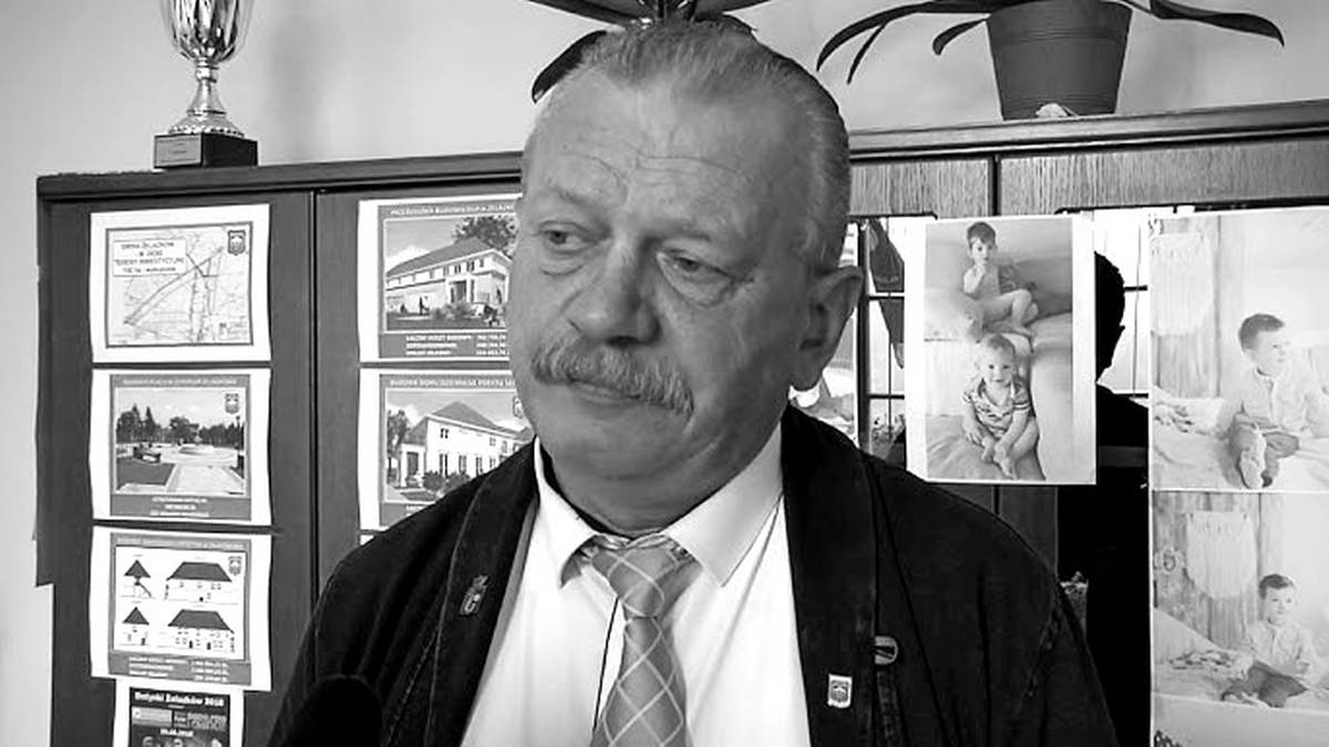 Sylwiusz Jakubowski, w&oacute;jt Żelazkowa, w garniturze.