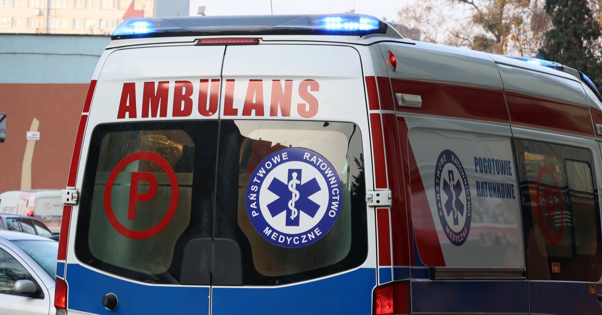 Groźny wypadek w Warszawie. Samochód uderzył w pieszych - Onet