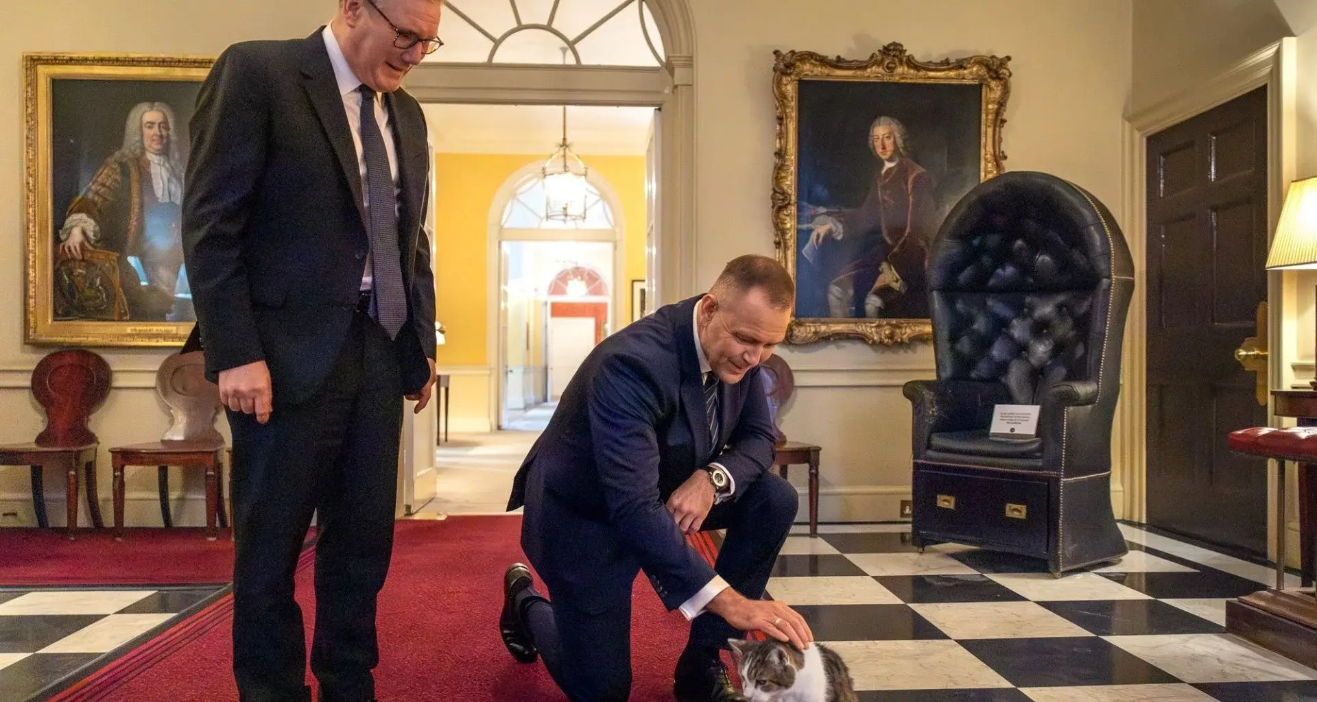 Nawrocki wrócił z Londynu, w sieci nadal ubaw. Za chwilę będą memy jak z Dudą